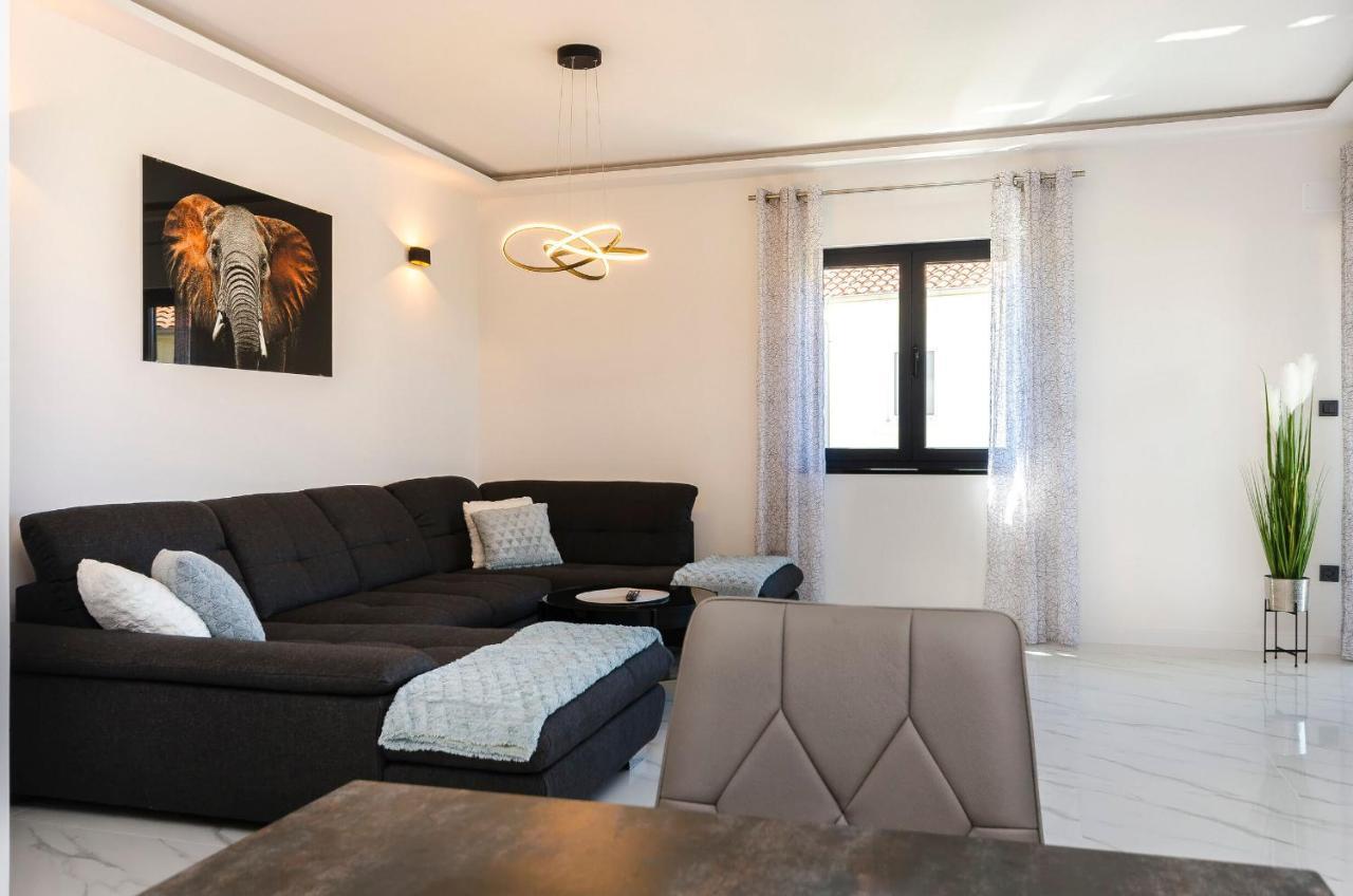 Apartments Villa Casia ซรีมา ภายนอก รูปภาพ